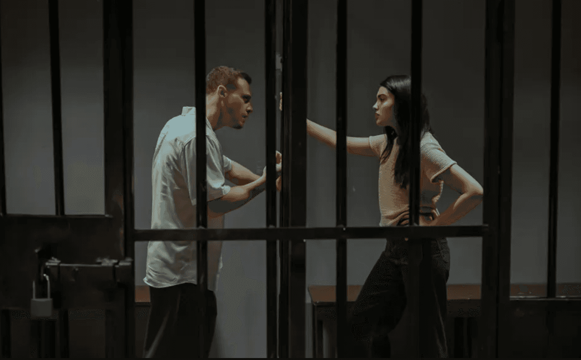 DiziTrack Blog - Çarpıntı Episode 3 Summary: Reyhan Confronts Pain, Hülya Breaks Down, Aslı and Aras Connect